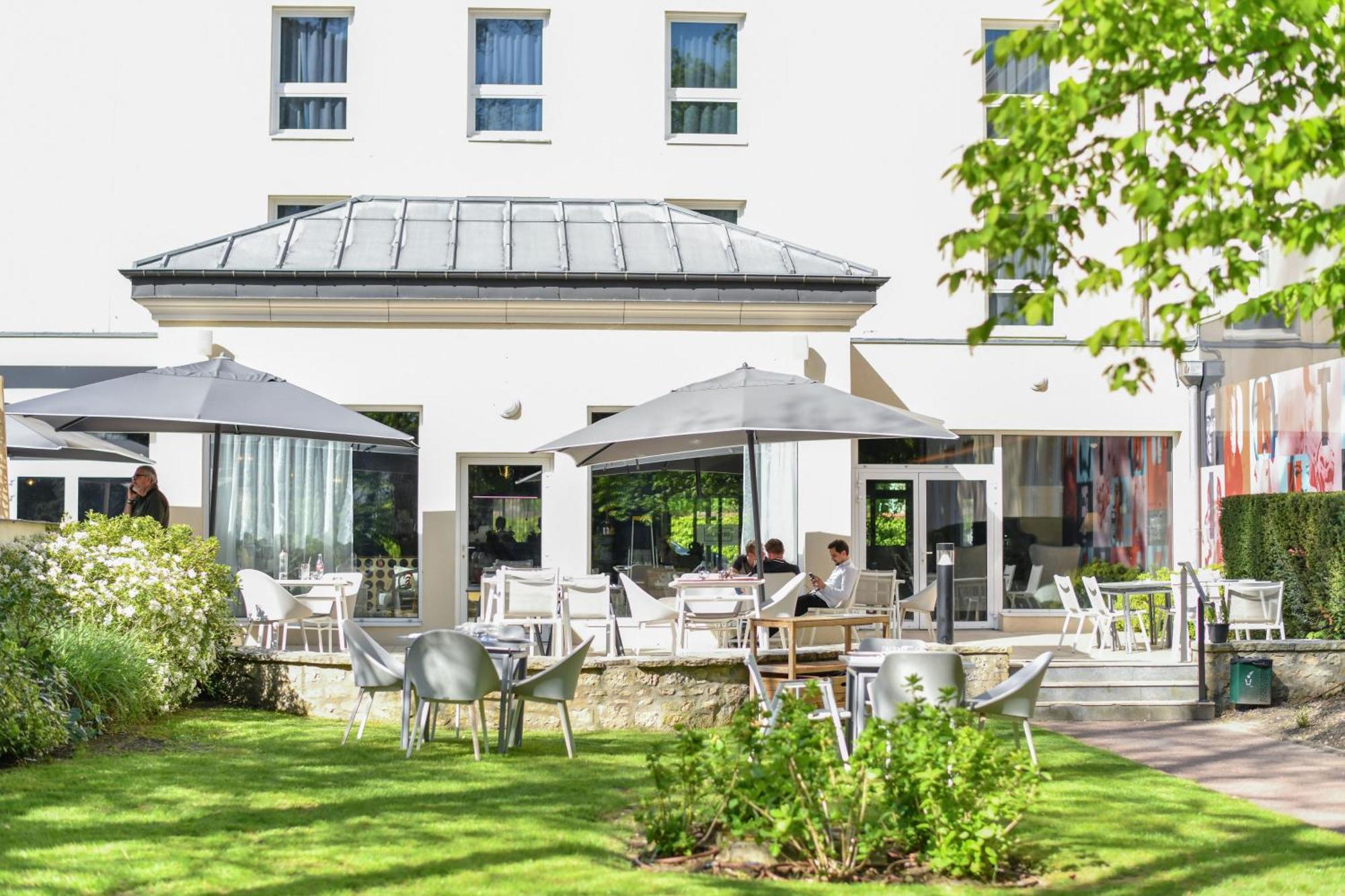 Hotel Demeures De Campagne Chateau De Fontainebleau Bagian luar foto